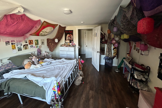 Bedroom - 213 Russell Street House