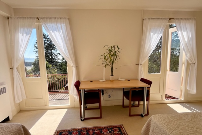 Bedroom desk and french doors - Huge Double Room for Two with Gorgeous Bay Views 1 Block from Campus Rental