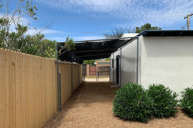 back duplex carport - 🏡 AVAILABLE NOW! Furnished Home Near U of A – Rent the Entire Home or by the Room!