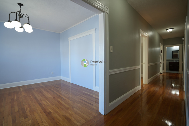 1 - AVAIL NOW-Amazing Dorchester 4 Bed 1 bath.. W/D in unit. No Broker Fee
