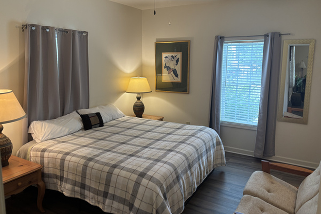 Durham Chills Furnished Primary Suite - Furnished 3BR Home Near Duke | Office, Fiber Wi‑Fi & Fenced Yard