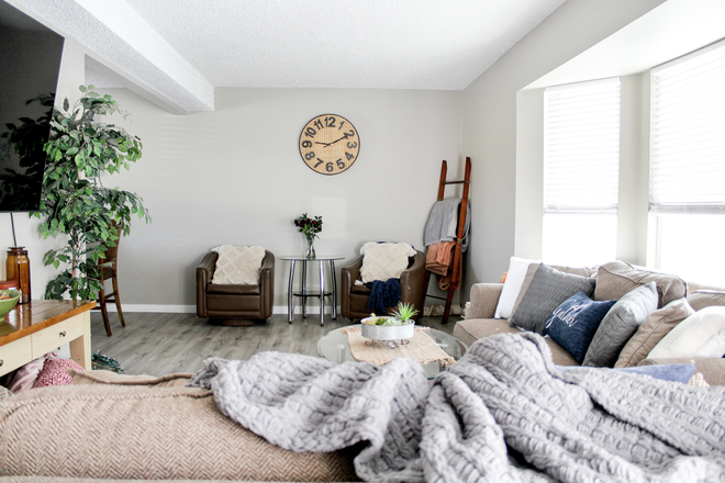 Cute Sitting Area - Live Steps from UCCS w/ Friends | Remodeled 6BR + Yard + A/C + High End Finishes House