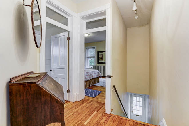 foyer - Bright end unit townhouse flooded with light