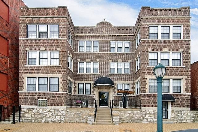 Exterior Building - 6136Delmar Blvd 1bedrooms Apartments in Delmar Loop - 0.5 miles from Danforth Campus - Fully Fu