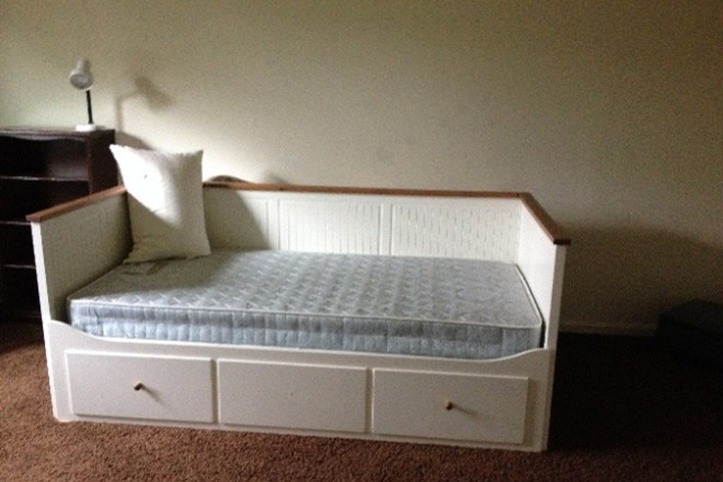 Clean, comfortable private Bedroom - Private Bedroom w/ Private Bathroom in spacious apartment. Shared Kitchen with 1 other person in apt