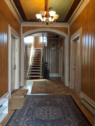 Front Foyer - For rent  3 bed apt. 6 minute walk to Soldiers Arch