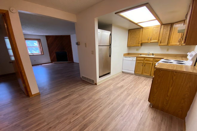 3 - AVAILABLE 6/5: 2930 Shadow Creek Dr. #K206 Apartments