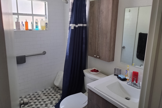 bathroom - Individual room great for student ,LGBTQ FRIENDLY . 5 blocks from UM campus House