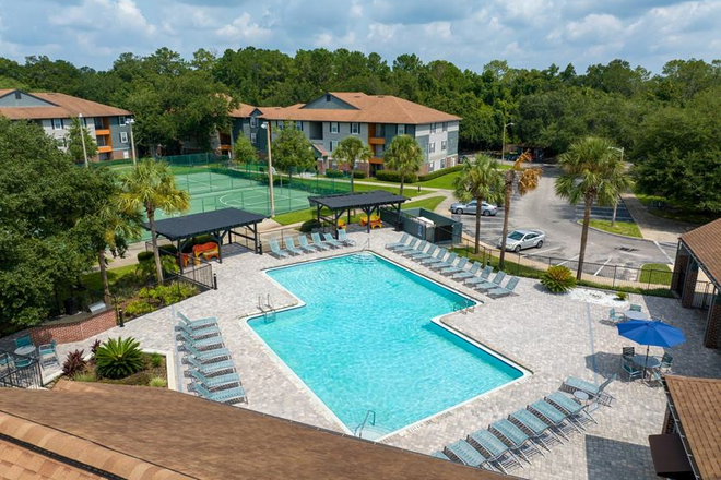Apartment complex - Lexington Crossing Apartments, subleasing roommate ASAP!