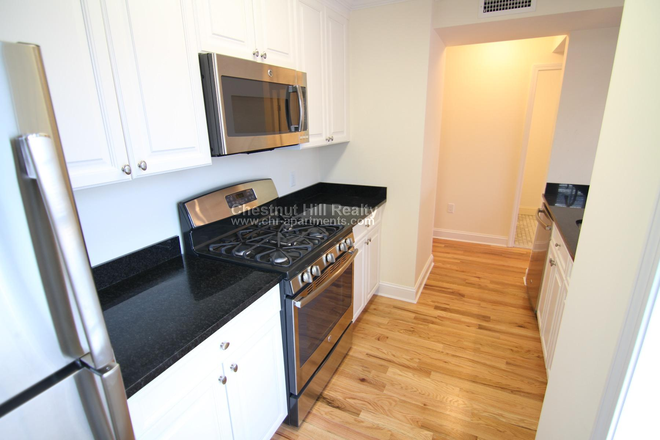 Kitchen - Beautiful 3 bed 1.5 bath in Harvard Square! No Broker Fee!