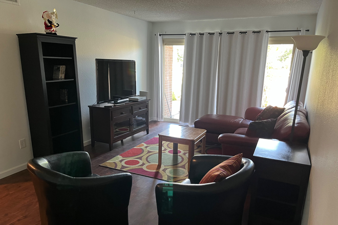 Shared Livingroom (furnished) - Stonegate Townhouse 3Bed/2Bath