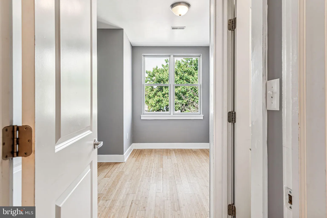 room - North Broad St Triplex
