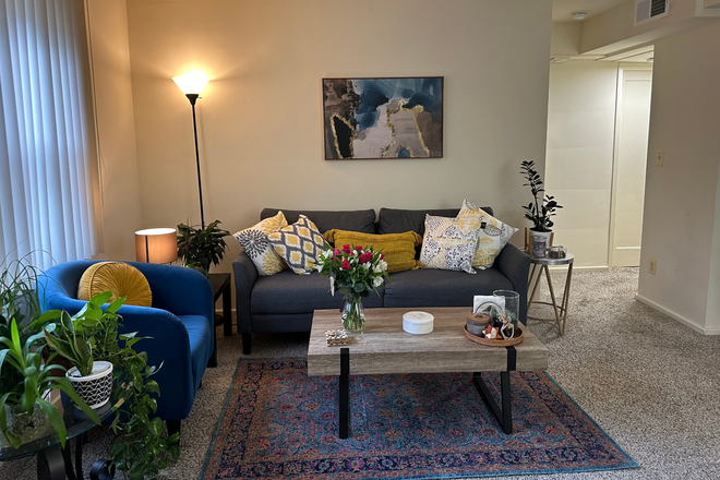 Living Room - Graduate Gardens, *GRADUATE STUDENTS ONLY* Apartments