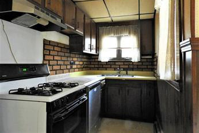 Call NOW for showings! 617-236-8600 - GRAND VIEW AVE - LARGE 1ST FLR UNION SQ 3BR/1BA FOR *9/1/2025* W/ EIK, RNTL PRKNG, LNDRY IN BLDNG! Apartments