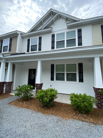 Front of home - Bright, clean, modern townhome on quiet street close to MUSC