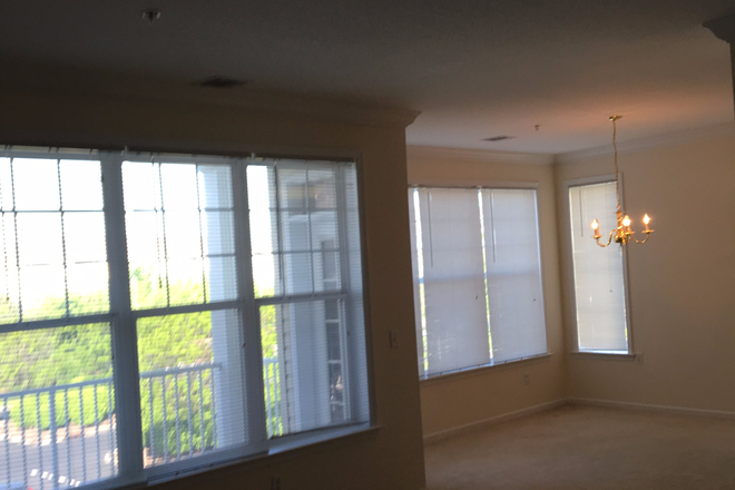 Living room/Dining room - 2BR condo-Masterson Court-Ewing