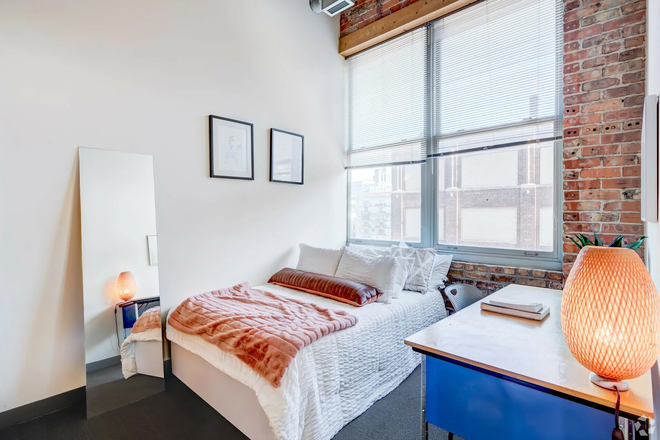 Bedroom - Fully Furnished with Bed, Desk and Closet - Room in Apartment Close to UIC Campus