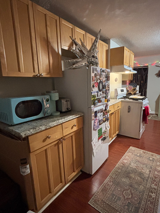 Call NOW for showings! 617-236-8600 - BENNINGTON ST - GREAT 2BR W/ LOTS OF STORAGE, PANTRY AVAIL *9/1/2026* CLOSE TO MBTA BLUE LINE!