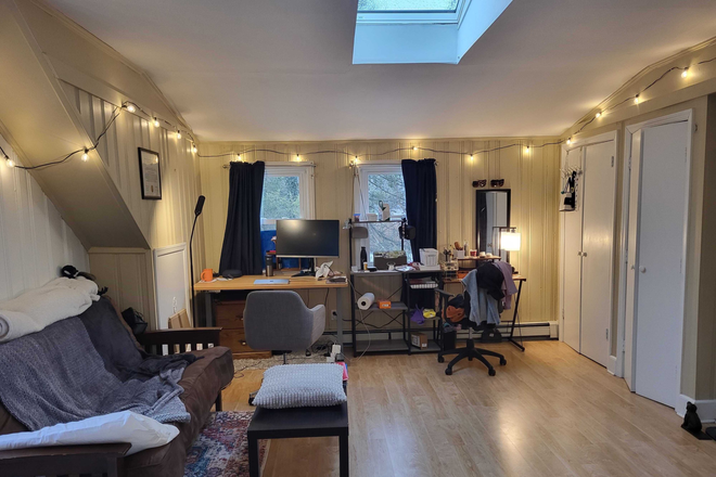 Room: working area - Summer:Room in shared thome-Mountain Ave-Princeton