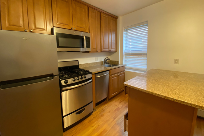 Call NOW for showings! 617-236-8600 - HANOVER AVE - NICE COZY 2BR/1BA ON PRIVATE SIDE STREET IN NORTH END FOR *7/1/2026* W/ LNDRY IN BLDNG Apartments