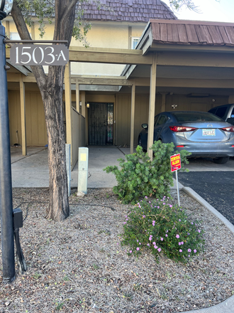 Front - Private Room w/Shared Bath in 3bed/2.5bath Townhouse