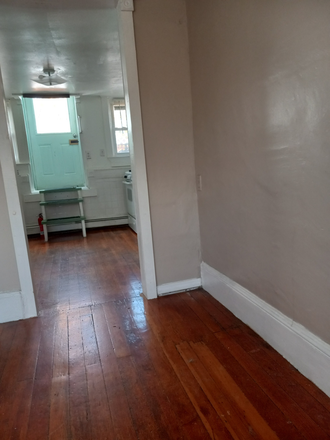 . - Large sunny 1 BR 3rd floor, private porch, eat-in-kitchen, parking, in Federal Hill Apartments