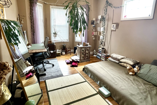 Bedroom - $1170 PRIVATE BEDROOM IN 3BD1BTH W/ OFFICE IN SUNNY DORCHESTER APARTMENT