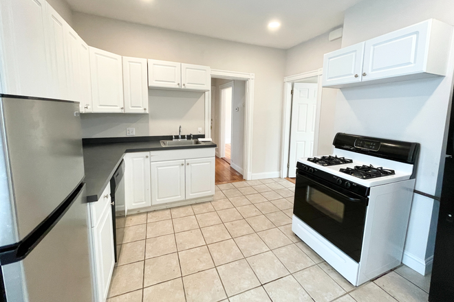Kitchen - Stunning 3  bedroom /Laundry in Unit/ Deck