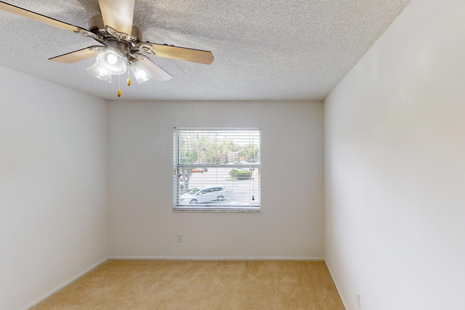 unfurnished bedroom - Cute and cozy room and bathroom in apartment in Oviedo 10 minutes away from UCF !