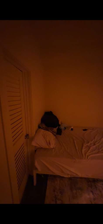 bedroom - House close to metro station and bus stop