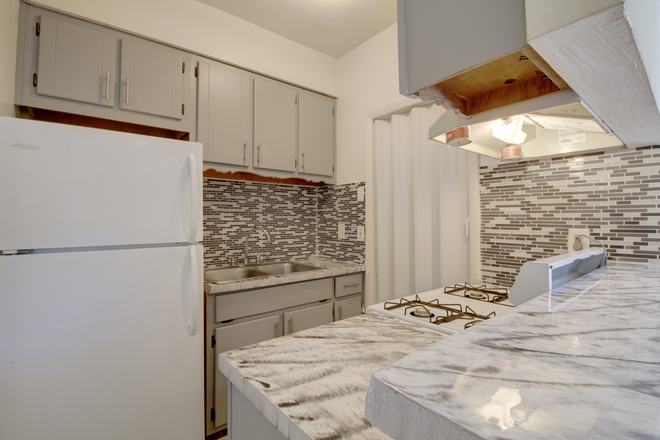 Kitchen - (ODUrent) 1326 W. 42nd St. Duplex