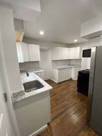 Kitchen - 5 minutes drive to campus -  bedroom with private bathroom Apartments