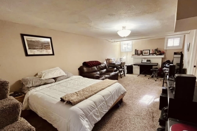 Bedroom. Text me for more photos! - S Corona House! Right near campus, Wash Park, and S Pearl Street
