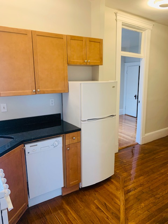 kitchen - 1 Bedroom Split / 1 Bathroom with Heat and Hot Water Included near campus available 9/1/24!!