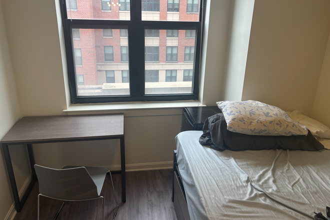 Desk space - University View Summer Sublit Apartments