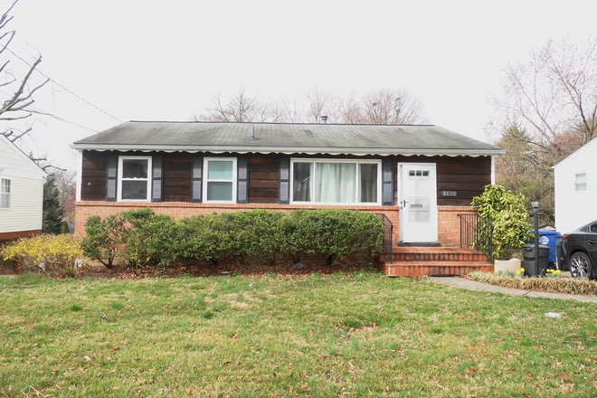Front - Room in Shared 3Bed1Bath House with Backyard and Terrace