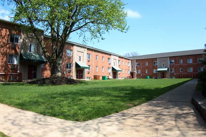 Photo of Building - 1BR Apartment | Full Kitchen, Dining Area & Living Room | ~5 Min Walk to Campus | Sutton Court |