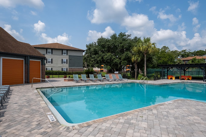 Pool - 4BR Sublet at Lexington Crossing Apartments