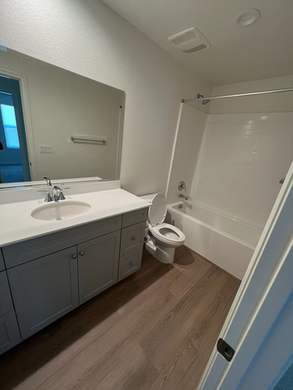 Bathroom - Pleasant view, close to campus, 2100 sq. ft House
