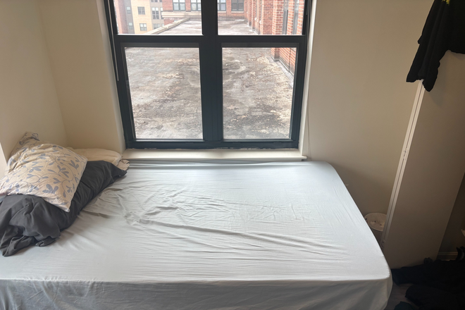Bed space - University View Summer Sublit Apartments