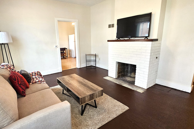 Living Room - Close to CityBus Center Rental