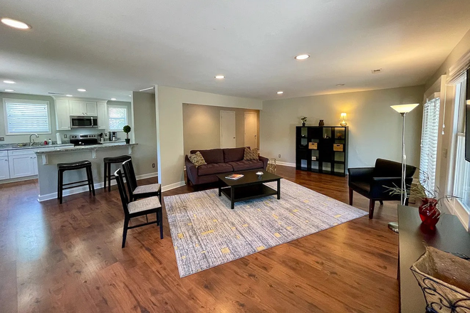 Living room - Right across the street from MUSC! House
