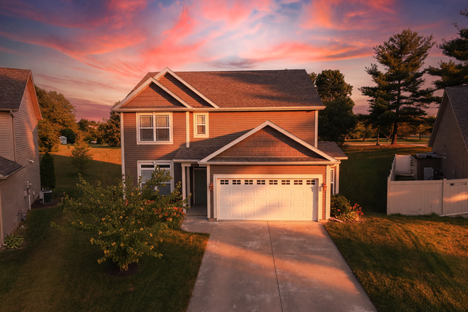 Outside Aerial View - 🏡ALL-INCLUSIVE New Home | Ensuite bath | Room rental / Sublet/lease | 1min bus, 5min car