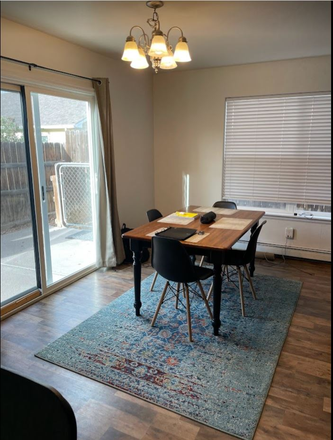 Dining Area - Clean & Spacious 4 Bedroom 2.5 Bath House - 5 min from CMU