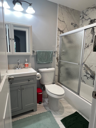 Private bathroom - Furnished room with private bathroom (incl utilities) House