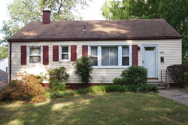 Front - 5br/2ba/2kitchen SFH, 1.5m to UMCP Campus, 300 yard to UM shuttle/bus stop