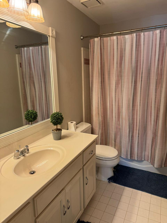 Restroom - Ideal Room for GT & Emory Students – 25 Min to Emory Hospital, 14 Min to Northside & Gwinnett Tech!