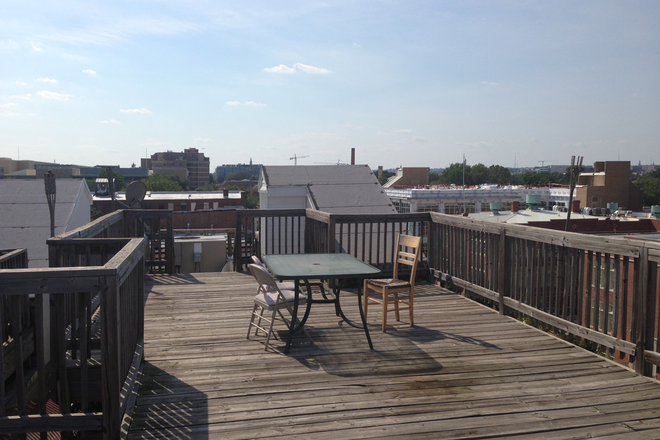 Roofdeck 400 Square ft private deck - Penthouse.  3 bedroom 1.5 bath, private roofdeck with view of city.