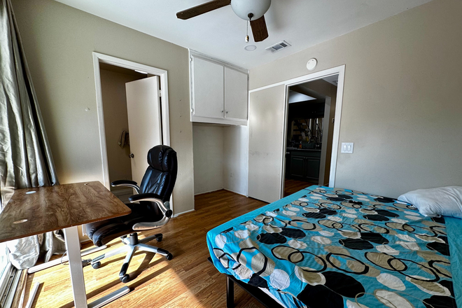 Bedroom - Recently Renovated Rental for UCR Students and Faculty - 5 min drive or 15 min walk to UCR! Townhome