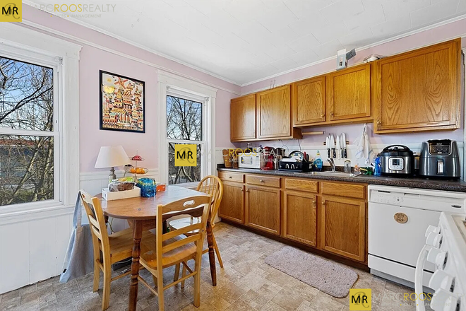 Call NOW for showings! 617-236-8600 - WASHINGTON ST - TOP FLR INMAN SQ 4BR/1BA FOR *9/1/2025* W/ RNTL PRKNG, LNDRY IN BLDNG, DECK, DW, EIK